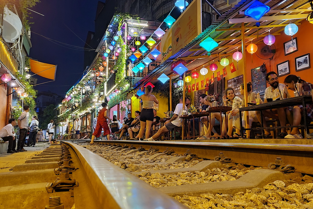 train-street-hanoi