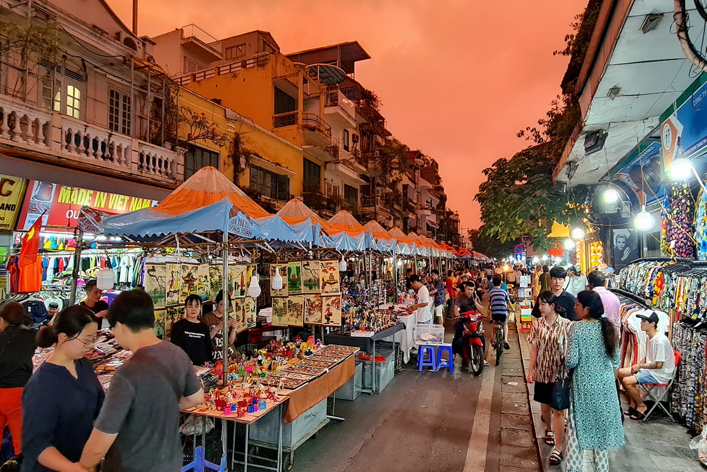 night-market-hanoi