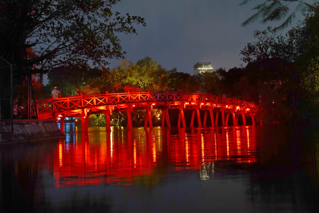 hoan-kiem-lake-hanoi