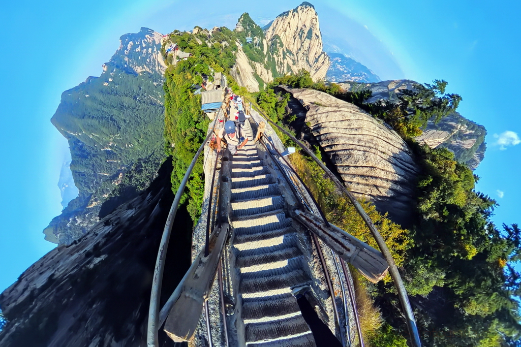 huashan-stairways-to-heaven